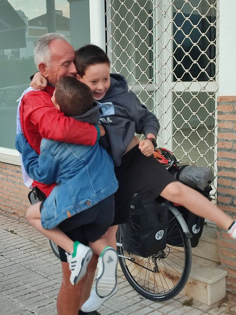 Un abuelo rumbo a Dakar.